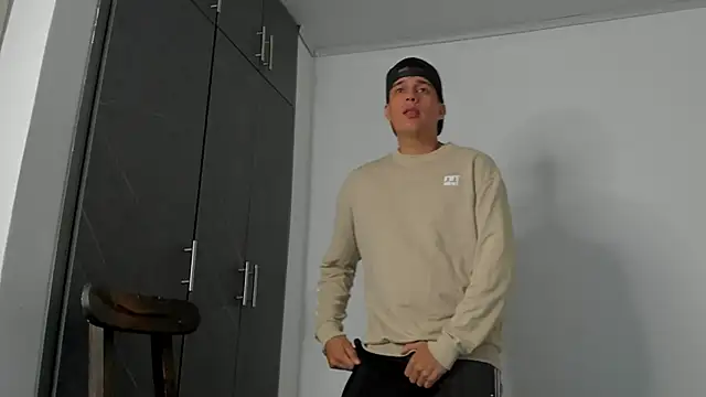 Snapshot of hugosan12 chatting on 03-06-25, 10:26 hugosan12 online show from 03-06-25, 10:26