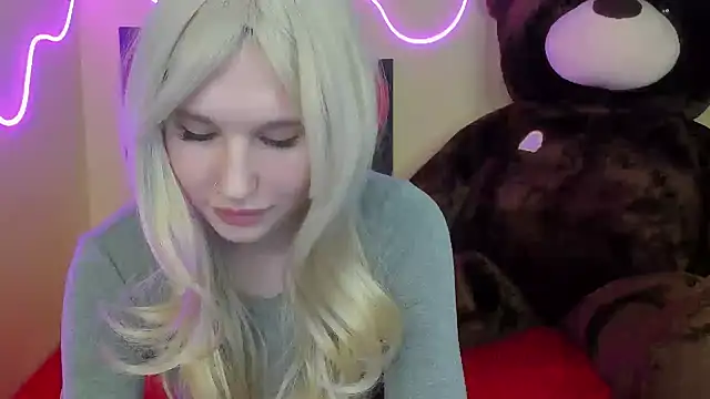 Snapshot of EvelinaLuu chatting on 02-21-25, 01:11 EvelinaLuu online show from 02-21-25, 01:11