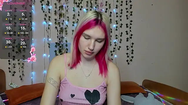 EvelinaLuu online show from 11-21-25, 01:37