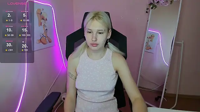 EvelinaLuu online show from 06-07-26, 12:37