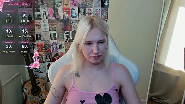 EvelinaLuu online show from 06-09-26, 01:17