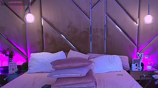 Snapshot of Lellie__ chatting on 01-10-26, 07:37 Lellie online show from 01-10-26, 07:37