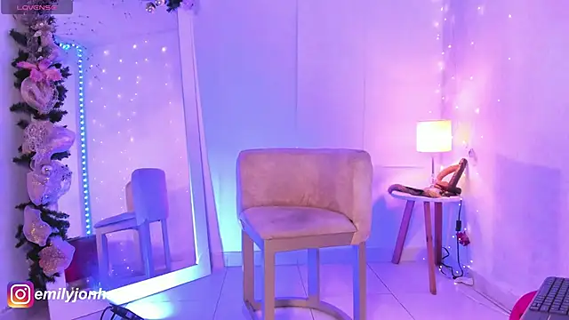 Snapshot of Emylyjonhs chatting on 11-29-25, 11:41 Emylyjonhs online show from 11-29-25, 11:41