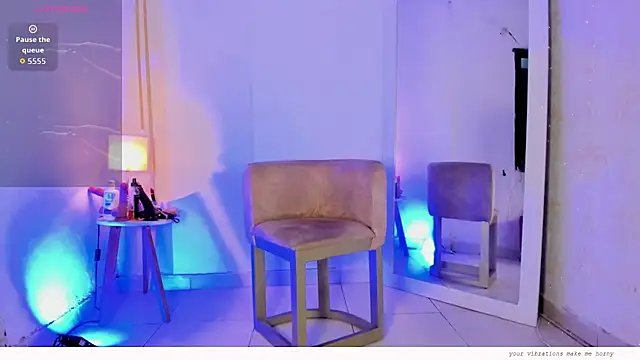 Snapshot of Emylyjonhs chatting on 02-03-26, 08:03 Emylyjonhs online show from 02-03-26, 08:03