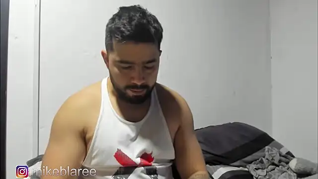 Snapshot of mikeblaree chatting on 10-28-25, 03:04 mikeblaree online show from 10-28-25, 03:04