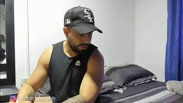 Snapshot of mikeblaree chatting on 10-29-25, 03:14 mikeblaree online show from 10-29-25, 03:14