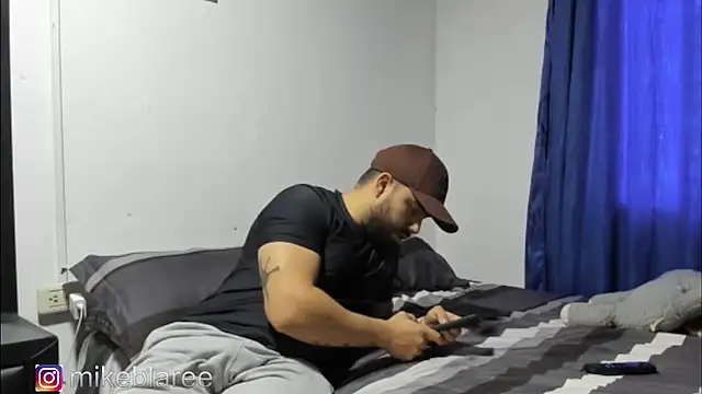 Snapshot of mikeblaree chatting on 11-04-25, 02:38 mikeblaree online show from 11-04-25, 02:38