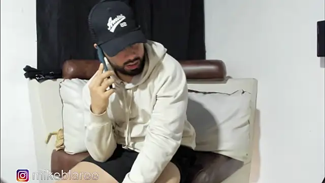 Snapshot of mikeblaree chatting on 11-05-25, 03:34 mikeblaree online show from 11-05-25, 03:34