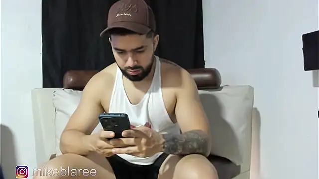 Snapshot of mikeblaree chatting on 11-09-25, 05:44 mikeblaree online show from 11-09-25, 05:44