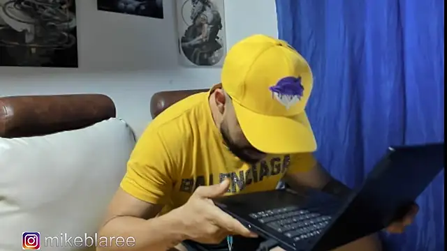 Snapshot of mikeblaree chatting on 11-27-25, 03:25 mikeblaree online show from 11-27-25, 03:25