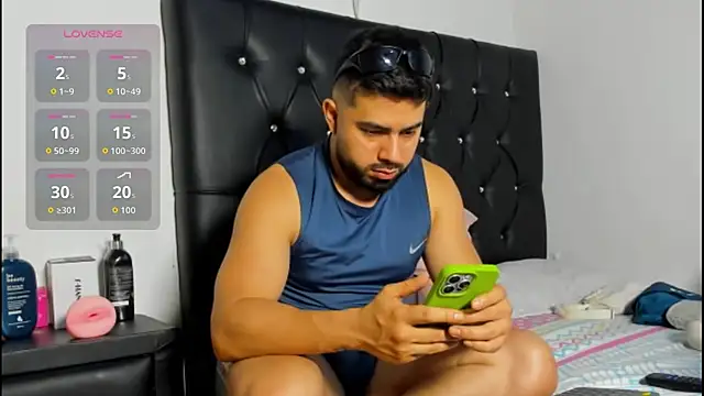 Snapshot of mikeblaree chatting on 12-16-25, 02:49 mikeblaree online show from 12-16-25, 02:49