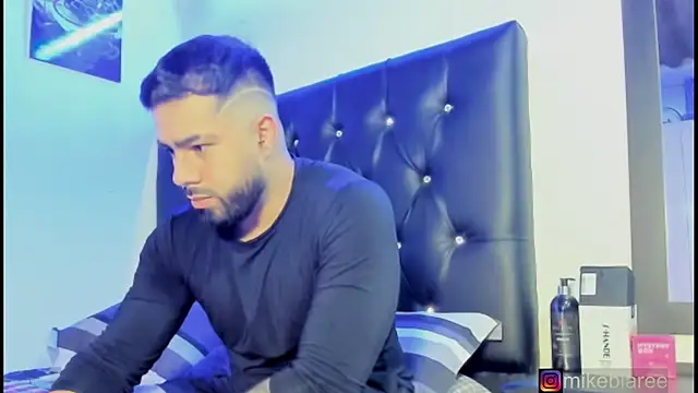 Snapshot of mikeblaree chatting on 01-09-26, 06:53 mikeblaree online show from 01-09-26, 06:53