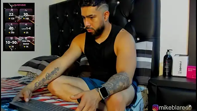 Snapshot of mikeblaree chatting on 01-10-26, 05:48 mikeblaree online show from 01-10-26, 05:48