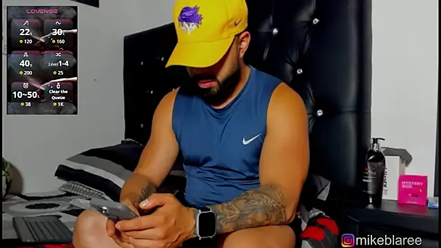 Snapshot of mikeblaree chatting on 01-16-26, 07:29 mikeblaree online show from 01-16-26, 07:29