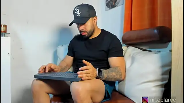 Snapshot of mikeblaree chatting on 02-07-26, 12:47 mikeblaree online show from 02-07-26, 12:47