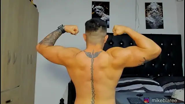 Snapshot of mikeblaree chatting on 02-11-26, 07:19 mikeblaree online show from 02-11-26, 07:19