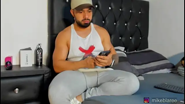 Snapshot of mikeblaree chatting on 02-17-26, 09:10 mikeblaree online show from 02-17-26, 09:10