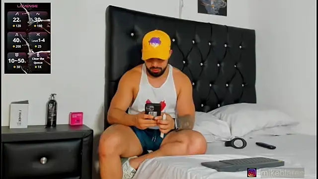 Snapshot of mikeblaree chatting on 02-18-26, 08:27 mikeblaree online show from 02-18-26, 08:27