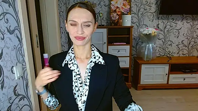 Snapshot of Lady_Sunshine_ chatting on 10-06-25, 05:38 Lady Sunshine online show from 10-06-25, 05:38