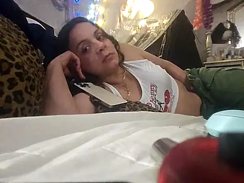 Snapshot of ShysluutGia chatting on 02-25-25, 05:58 ShysluutGia online show from 02-25-25, 05:58
