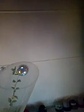 Snapshot of ShysluutGia chatting on 09-25-25, 06:11 ShysluutGia online show from 09-25-25, 06:11