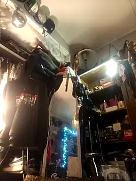 Snapshot of ShysluutGia chatting on 11-18-25, 05:45 ShysluutGia online show from 11-18-25, 05:45