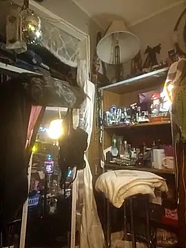 Snapshot of ShysluutGia chatting on 12-13-25, 11:10 ShysluutGia online show from 12-13-25, 11:10