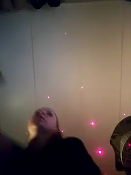 Snapshot of ShysluutGia chatting on 12-18-25, 10:32 ShysluutGia online show from 12-18-25, 10:32