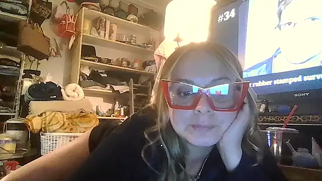 Snapshot of ShysluutGia chatting on 01-17-26, 07:35 ShysluutGia online show from 01-17-26, 07:35