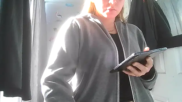 Snapshot of ShysluutGia chatting on 02-22-26, 05:00 ShysluutGia online show from 02-22-26, 05:00