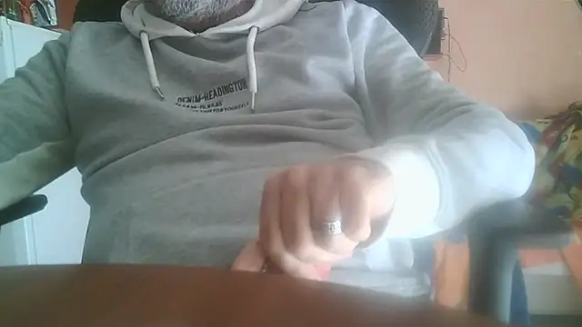 Snapshot of lanata chatting on 12-17-25, 10:21 lanata online show from 12-17-25, 10:21