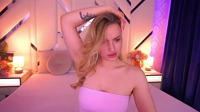 LindsieGreyy online show from 04-30-26, 12:44