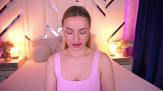 LindsieGreyy online show from 05-18-26, 07:03