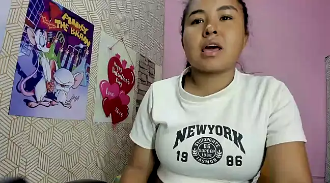 Snapshot of camilagreeco chatting on 02-13-25, 12:43 camilagreeco online show from 02-13-25, 12:43