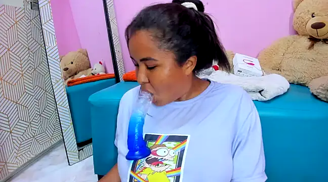 Snapshot of camilagreeco chatting on 03-20-25, 10:18 camilagreeco online show from 03-20-25, 10:18