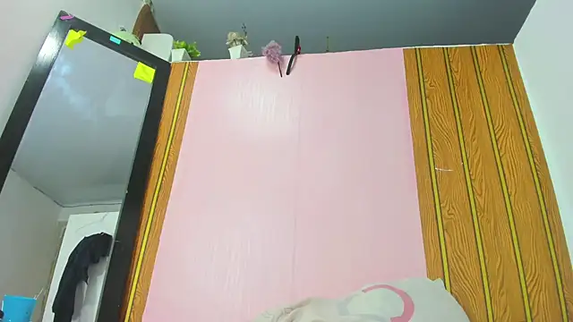 Snapshot of camilagreeco chatting on 10-05-25, 02:37 camilagreeco online show from 10-05-25, 02:37