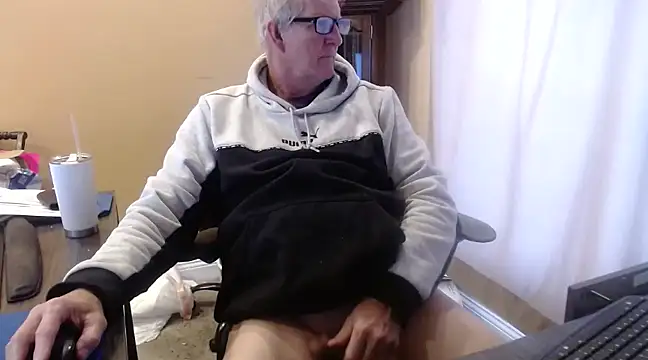 Snapshot of olderandwiser2 chatting on 02-11-25, 05:40 olderandwiser2 online show from 02-11-25, 05:40