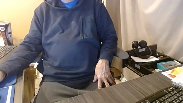 Snapshot of olderandwiser2 chatting on 11-23-25, 04:34 olderandwiser2 online show from 11-23-25, 04:34