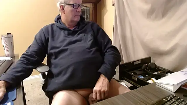 Snapshot of olderandwiser2 chatting on 12-02-25, 05:13 olderandwiser2 online show from 12-02-25, 05:13