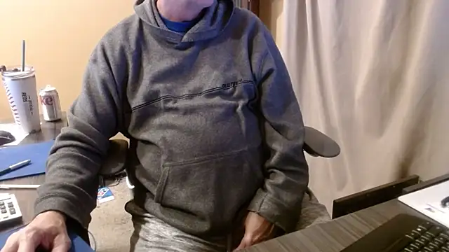 Snapshot of olderandwiser2 chatting on 04-12-26, 03:44 olderandwiser2 online show from 04-12-26, 03:44