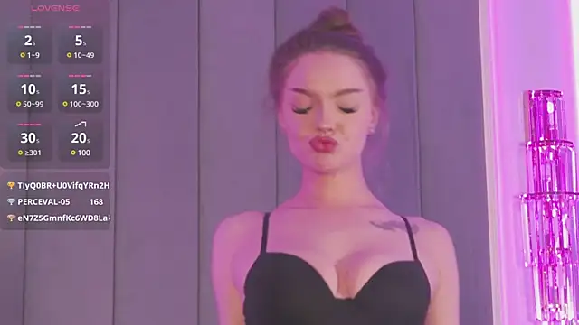 Snapshot of AlexaBright chatting on 03-04-25, 12:07 AlexaBright online show from 03-04-25, 12:07