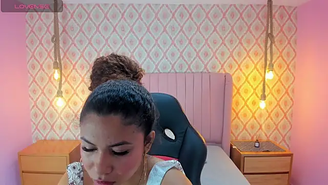 Snapshot of MELINAMARTINS chatting on 10-31-25, 07:37 MELINAMARTINS online show from 10-31-25, 07:37