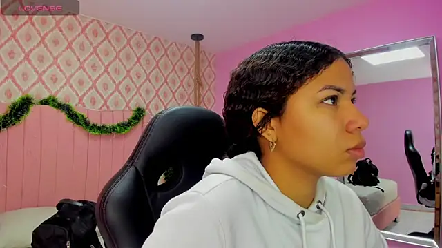 Snapshot of MELINAMARTINS chatting on 11-29-25, 07:28 MELINAMARTINS online show from 11-29-25, 07:28