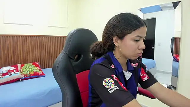 Snapshot of MELINAMARTINS chatting on 12-16-25, 07:30 MELINAMARTINS online show from 12-16-25, 07:30