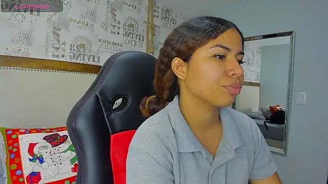 Snapshot of MELINAMARTINS chatting on 12-17-25, 07:09 MELINAMARTINS online show from 12-17-25, 07:09