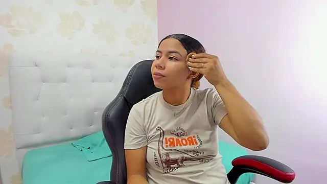 Snapshot of MELINAMARTINS chatting on 01-08-26, 08:11 MELINAMARTINS online show from 01-08-26, 08:11