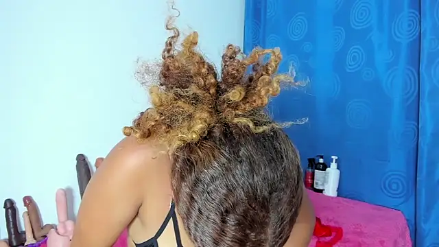 Snapshot of MELINAMARTINS chatting on 02-23-26, 12:19 MELINAMARTINS online show from 02-23-26, 12:19