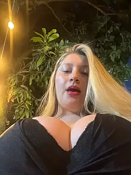 Snapshot of aurora_coldd chatting on 11-10-25, 11:04 aurora coldd online show from 11-10-25, 11:04