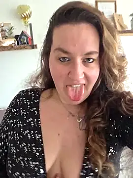 Snapshot of justtess chatting on 01-06-26, 09:02 justtess online show from 01-06-26, 09:02