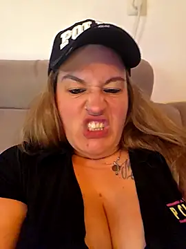 Snapshot of justtess chatting on 02-09-26, 07:18 justtess online show from 02-09-26, 07:18